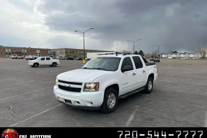 2011 Chevrolet Avalanche LS photo 1
