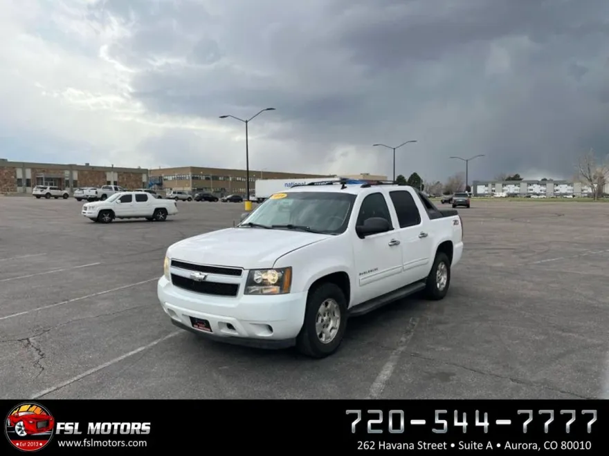 2011 Chevrolet Avalanche LS photo 1