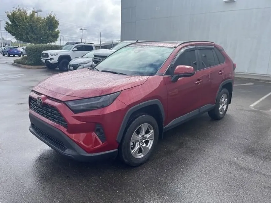 2022 Toyota RAV4 XLE photo 1