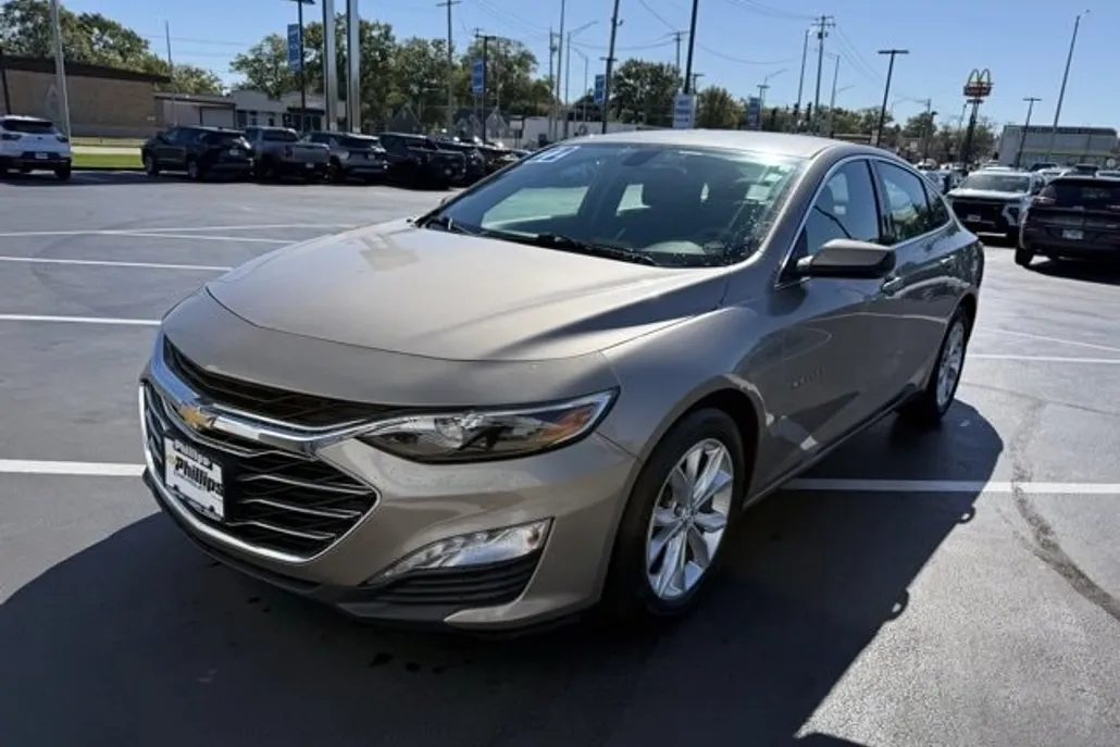 2022 Chevrolet Malibu 1LT photo 1