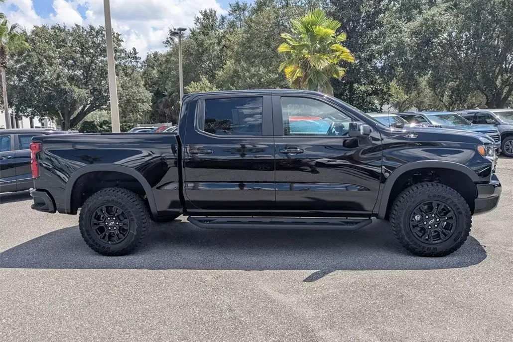 2026 Chevrolet Silverado 1500 ZR2 photo 1