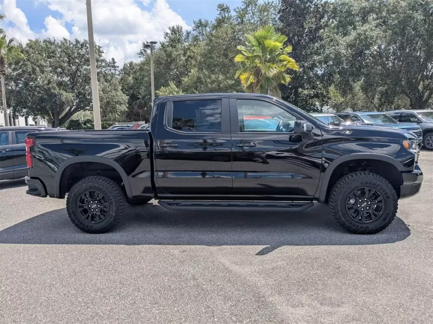 2026 Chevrolet Silverado 1500 ZR2 photo 1