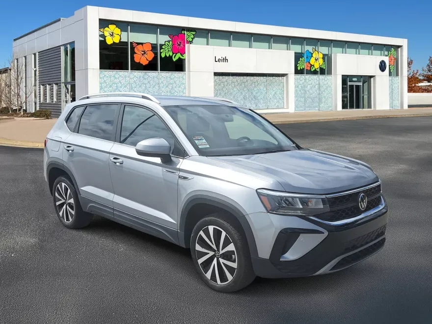 2022 Volkswagen Taos SE photo 1