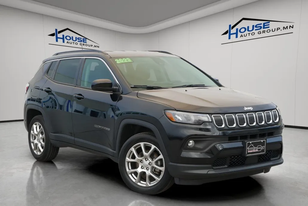 2022 Jeep Compass Latitude Lux photo 1