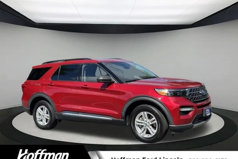 2022 Ford Explorer XLT photo 1