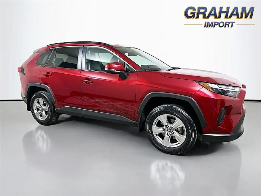 2022 Toyota RAV4 XLE photo 1