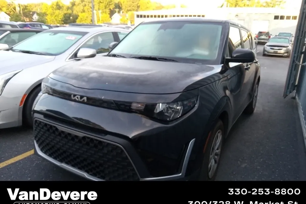 2023 Kia Soul LX photo 1
