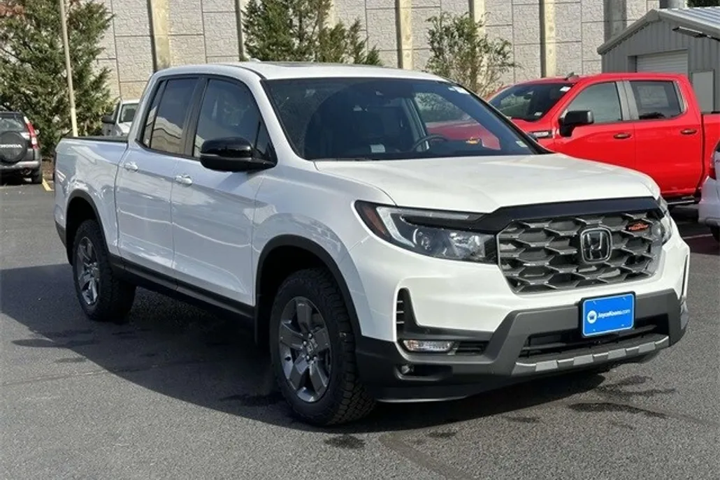 2025 Honda Ridgeline TrailSport photo 1