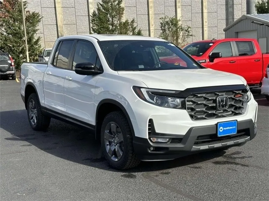 2025 Honda Ridgeline TrailSport photo 1