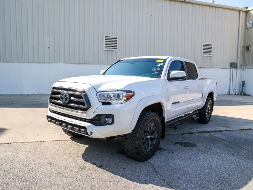 2023 Toyota Tacoma SR5 photo 1