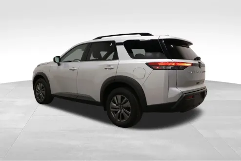 2024 Nissan Pathfinder SV photo 3