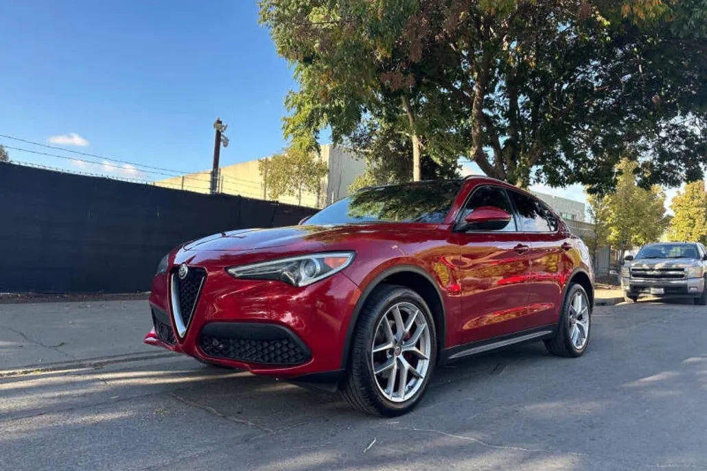 2018 Alfa Romeo Stelvio Ti Sport photo 1