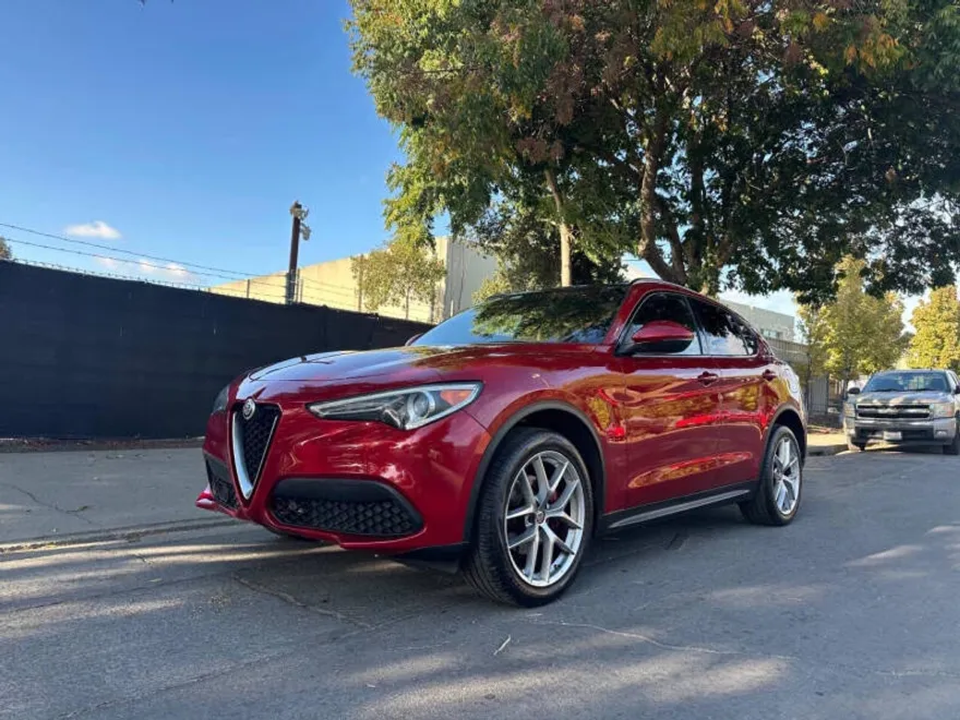 2018 Alfa Romeo Stelvio Ti Sport photo 1