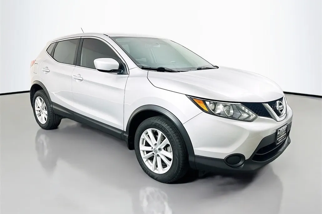 2017 Nissan Rogue Sport S photo 1