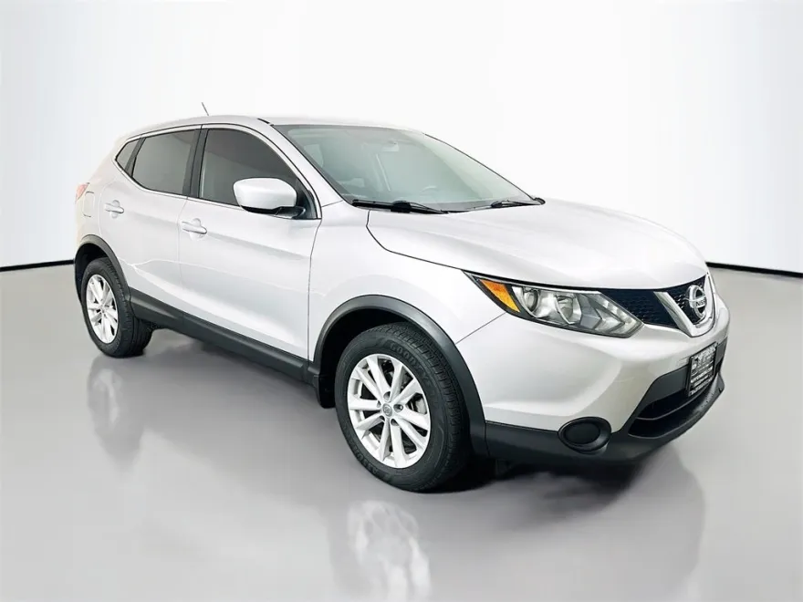 2017 Nissan Rogue Sport S photo 1