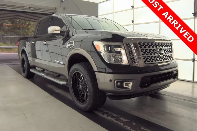 2017 Nissan Titan Platinum Reserve photo 1