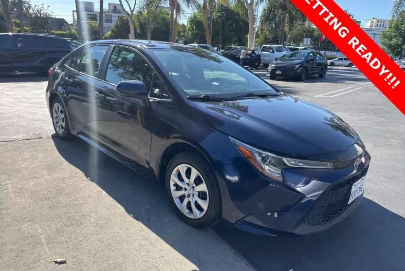 2022 Toyota Corolla LE photo 1