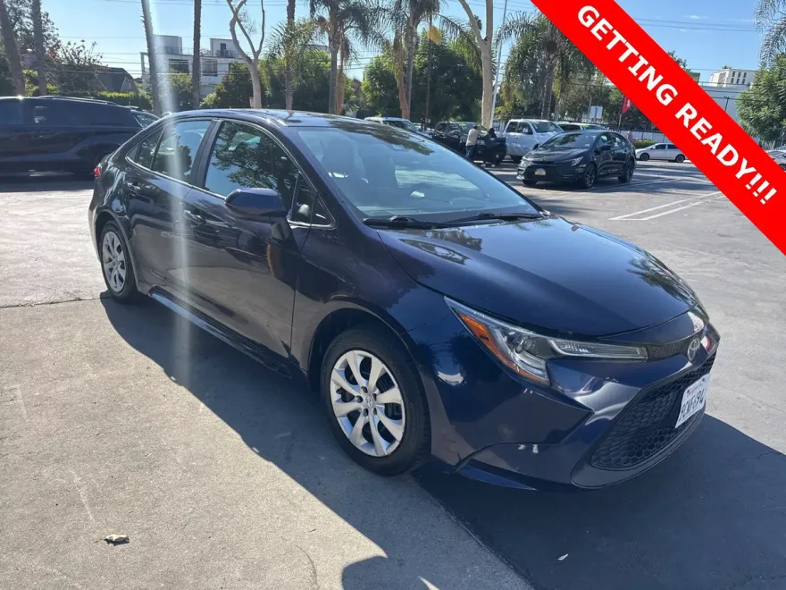 2022 Toyota Corolla LE photo 1