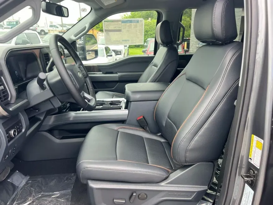 2025 Ford F-250 Lariat photo 9