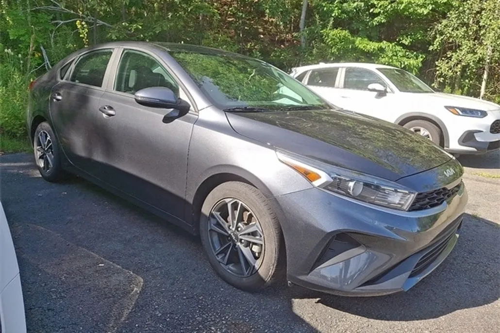 2023 Kia Forte LXS photo 1