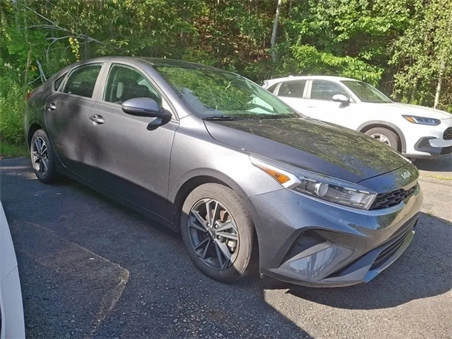 2023 Kia Forte LXS photo 1
