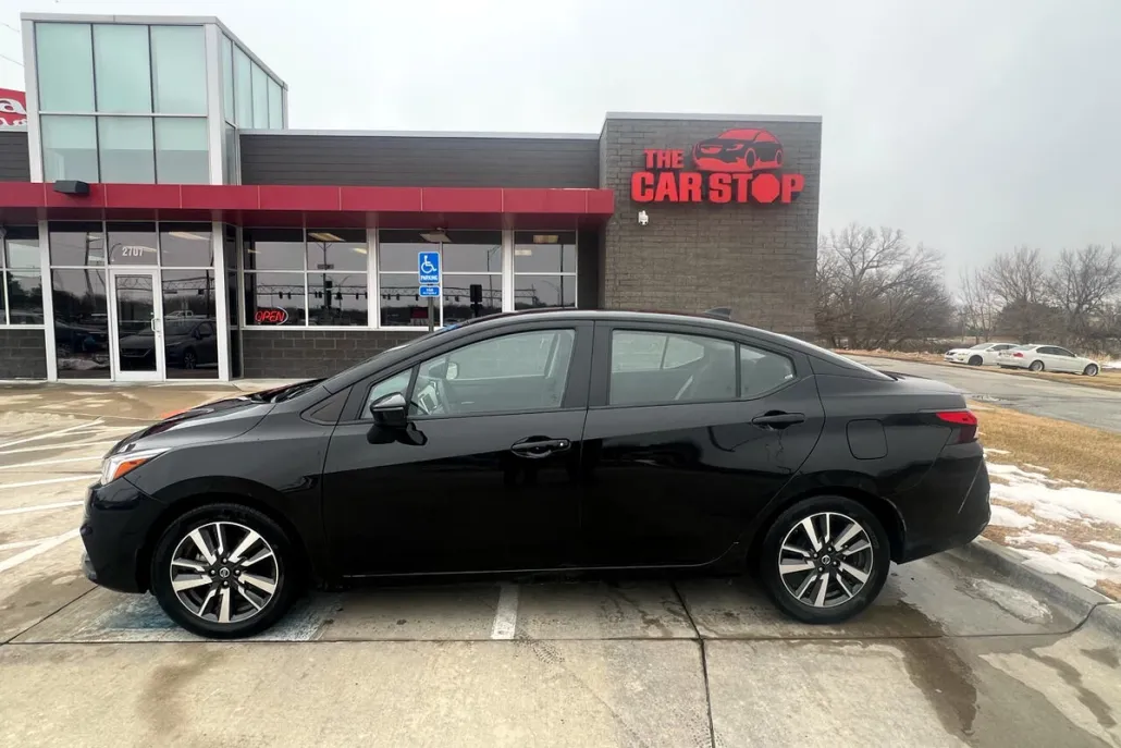 2021 Nissan Versa SV photo 1