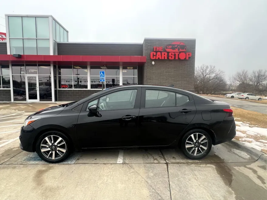 2021 Nissan Versa SV photo 1