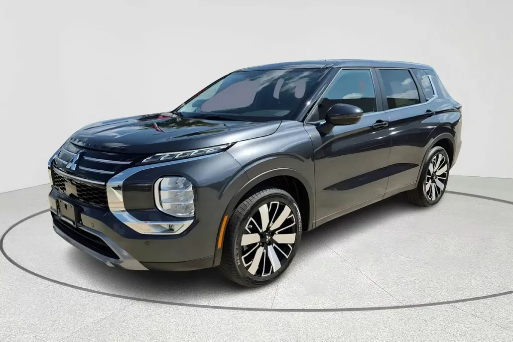 2025 Mitsubishi Outlander SE photo 1