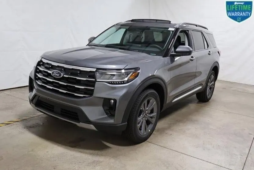 2025 Ford Explorer photo 1