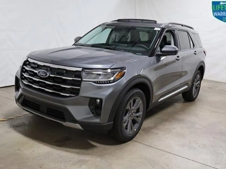 2025 Ford Explorer photo 1