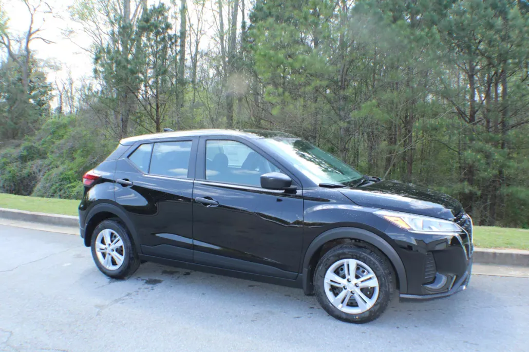 2025 Nissan Kicks Play S photo 1