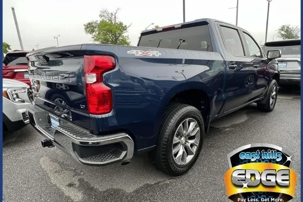 2022 Chevrolet Silverado 1500 LT photo 1