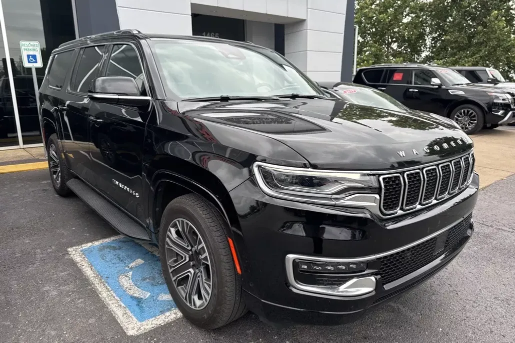 2023 Jeep Wagoneer Base photo 1