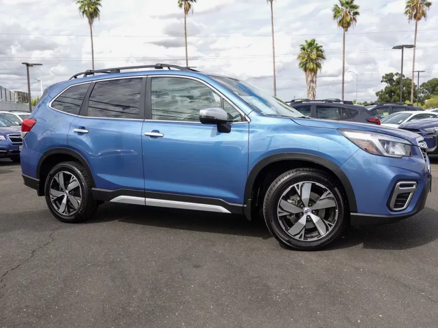 2019 Subaru Forester Touring photo 1