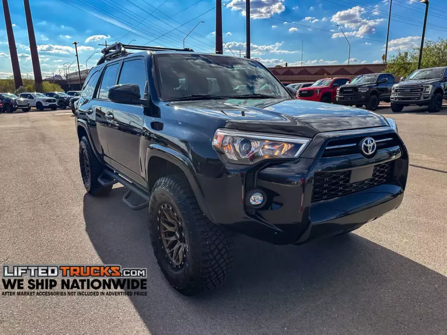 2022 Toyota 4Runner SR5 photo 1