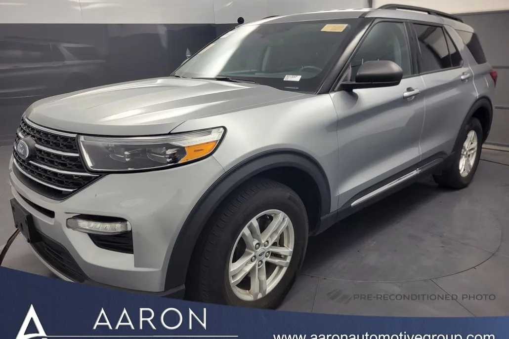 2023 Ford Explorer XLT photo 1