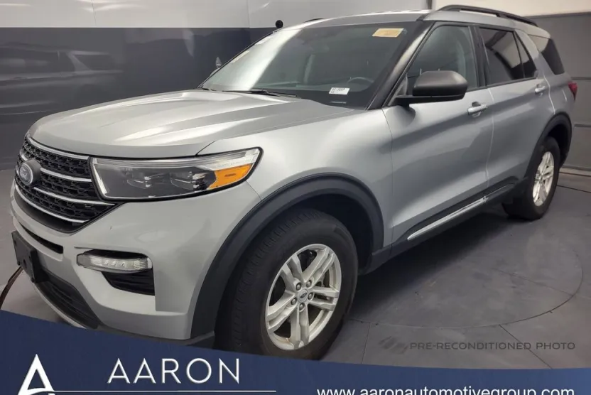 2023 Ford Explorer XLT photo 1