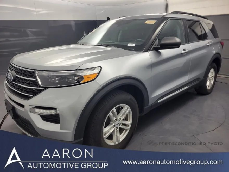 2023 Ford Explorer XLT photo 1