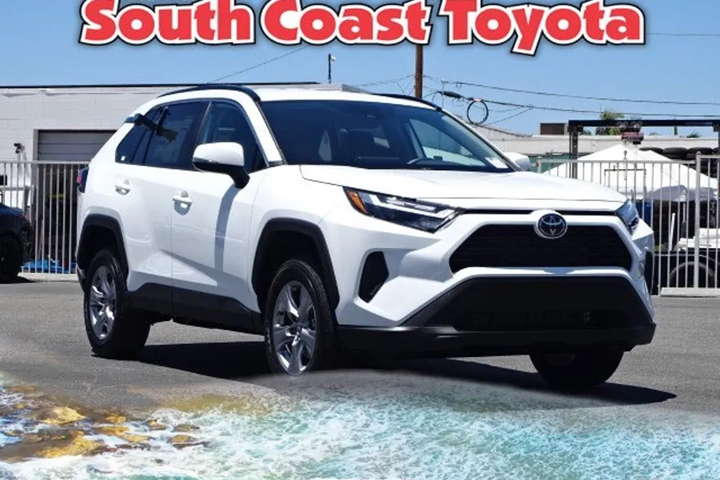 2025 Toyota RAV4 XLE photo 1