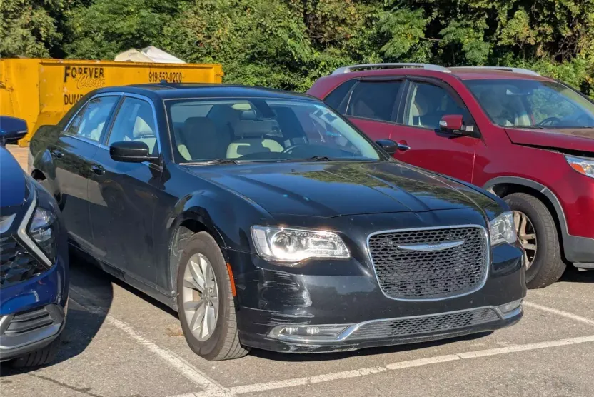 2016 Chrysler 300 Limited photo 1