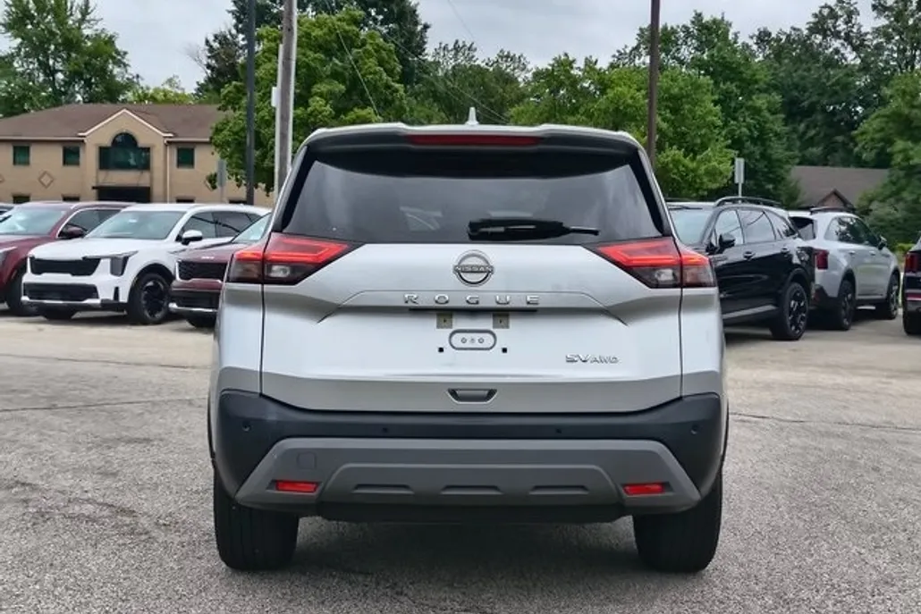 2023 Nissan Rogue SV photo 1