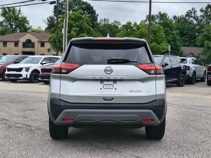 2023 Nissan Rogue SV photo 1