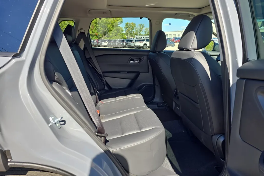 2026 Nissan Rogue SV photo 1