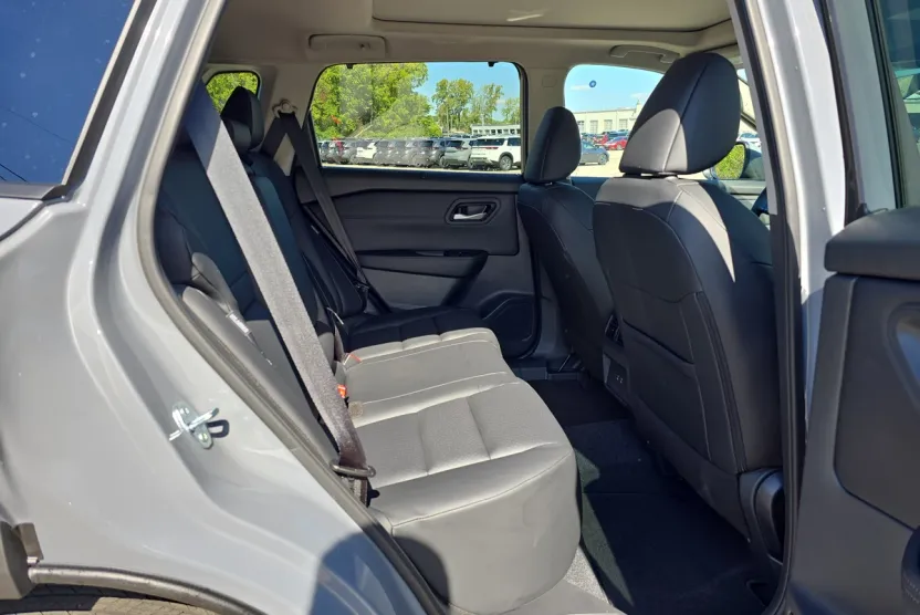 2026 Nissan Rogue SV photo 1