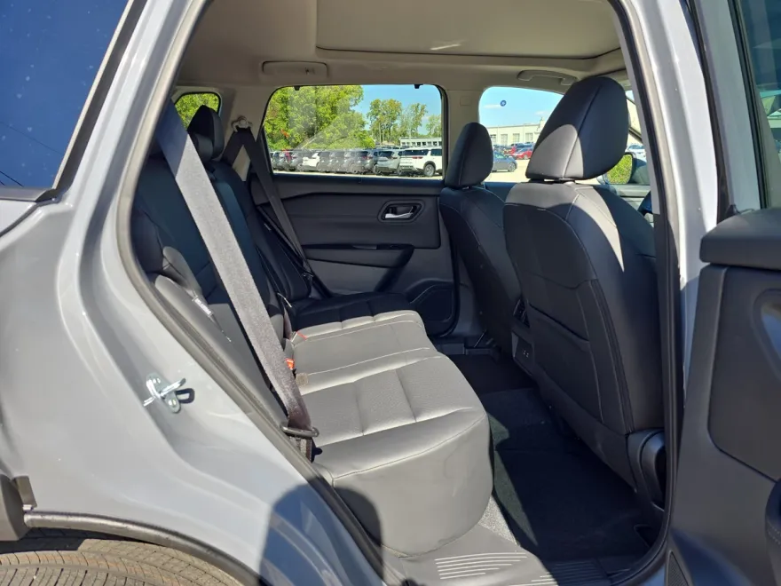 2026 Nissan Rogue SV photo 1