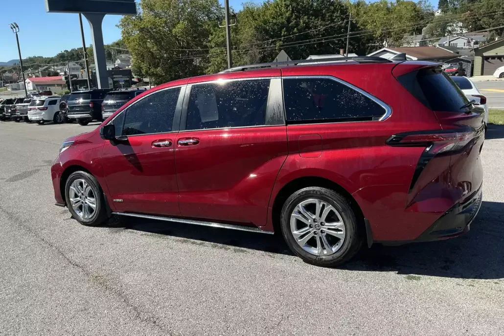 2021 Toyota Sienna XSE photo 1
