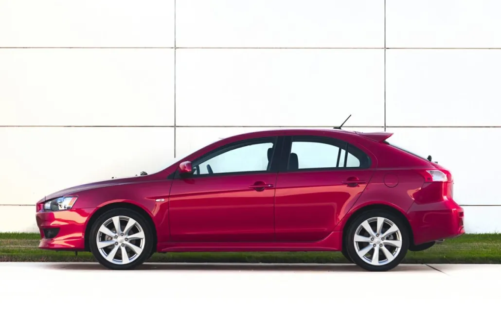 2013 Mitsubishi Lancer Sportback ES photo 1