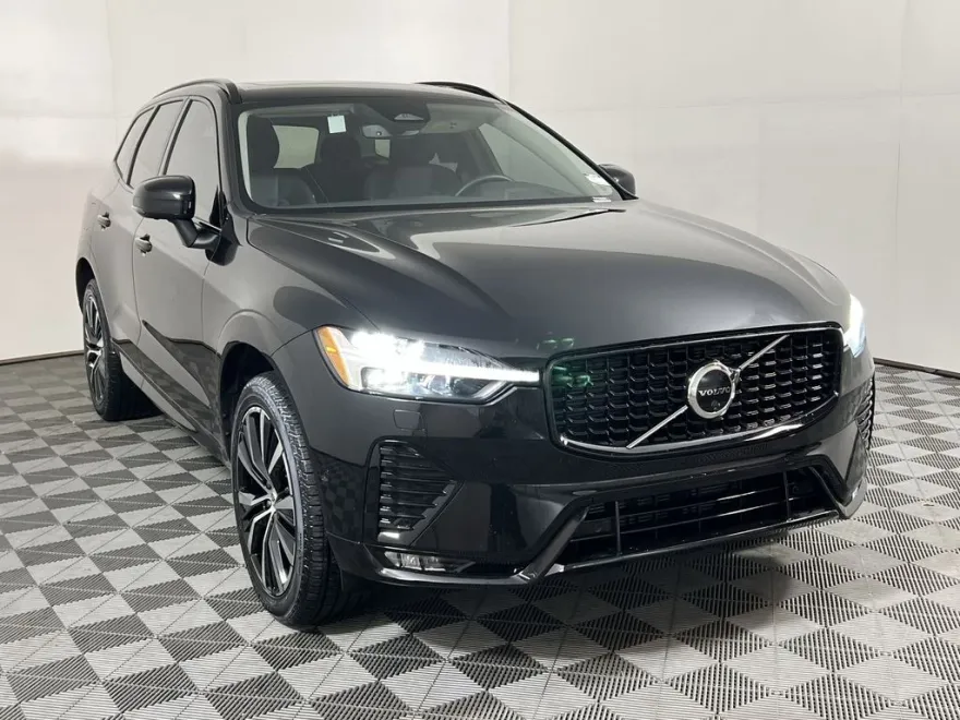 2025 Volvo XC60 B5 Plus photo 1