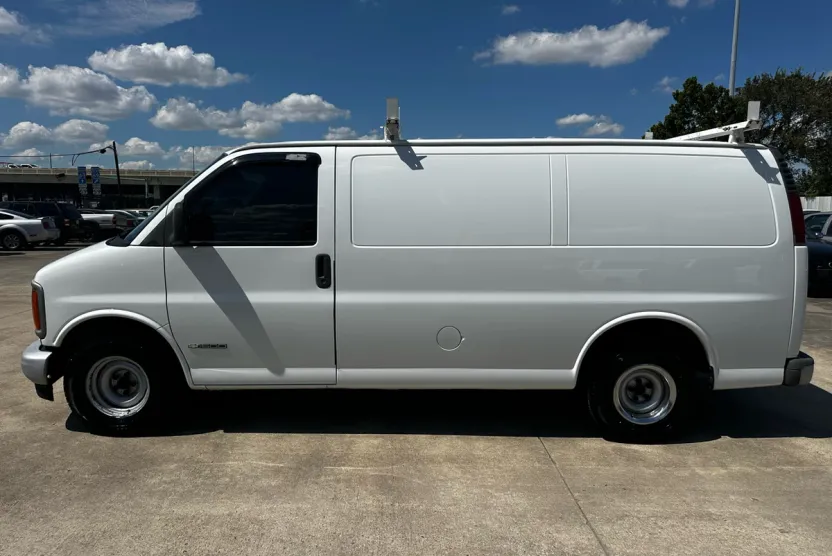 2001 Chevrolet Express 1500 Cargo photo 1
