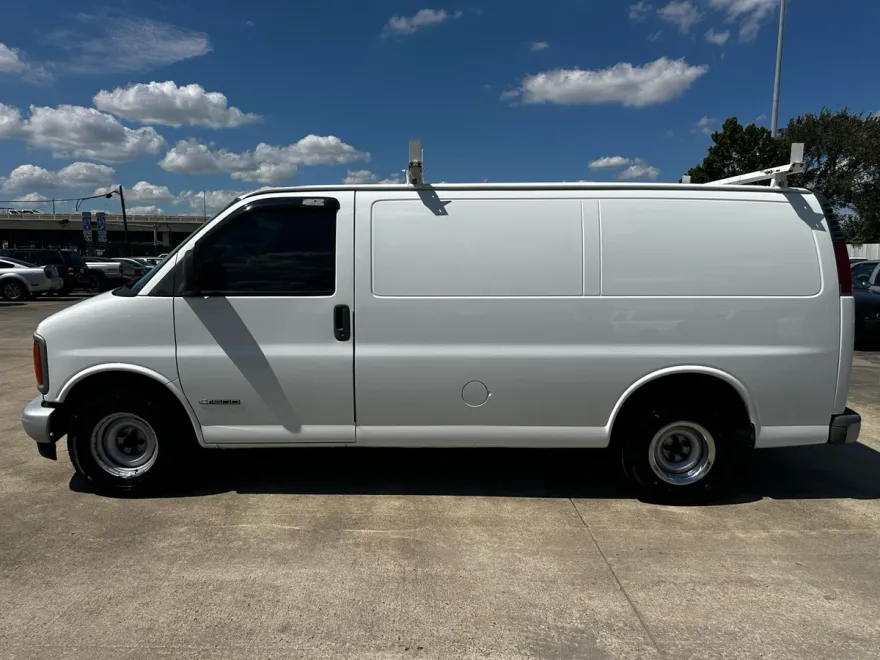 2001 Chevrolet Express 1500 Cargo photo 1